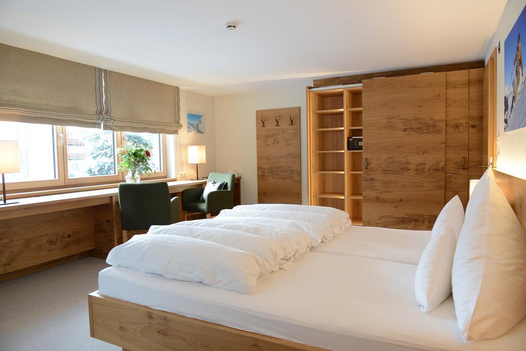 "Quality Hosts Arlberg" Hotel Garni Moessmer 장크트안톤암아를베르크 외부 사진