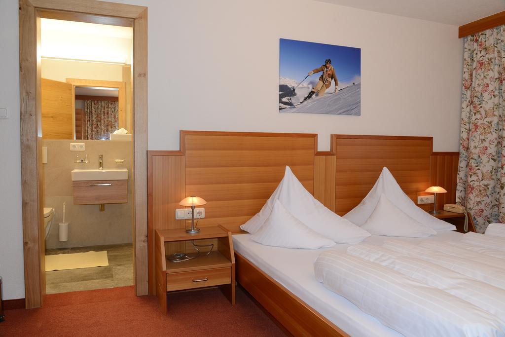 "Quality Hosts Arlberg" Hotel Garni Moessmer 장크트안톤암아를베르크 외부 사진